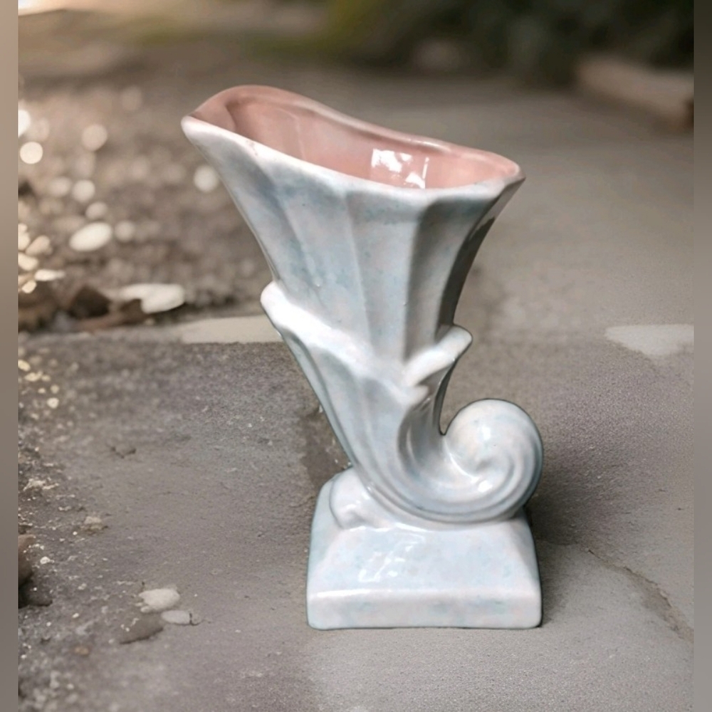 Vintage Gonder Vase: H-14 Shell Cornucopia Light Blue, Pink